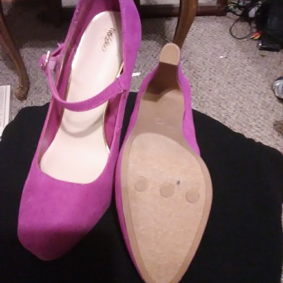 Shoes - Picture 2 of 2